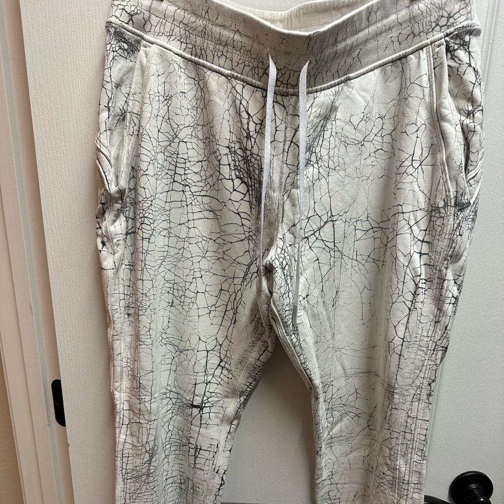 Lululemonn pants white and black line size 14: NWOT
